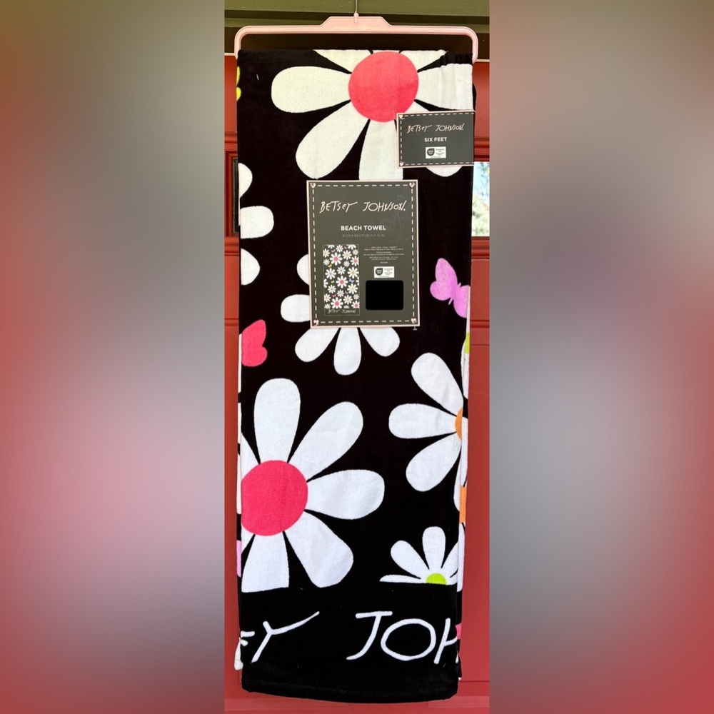 Betsey Johnson Daisy Oversized Black Floral Beach Towel
